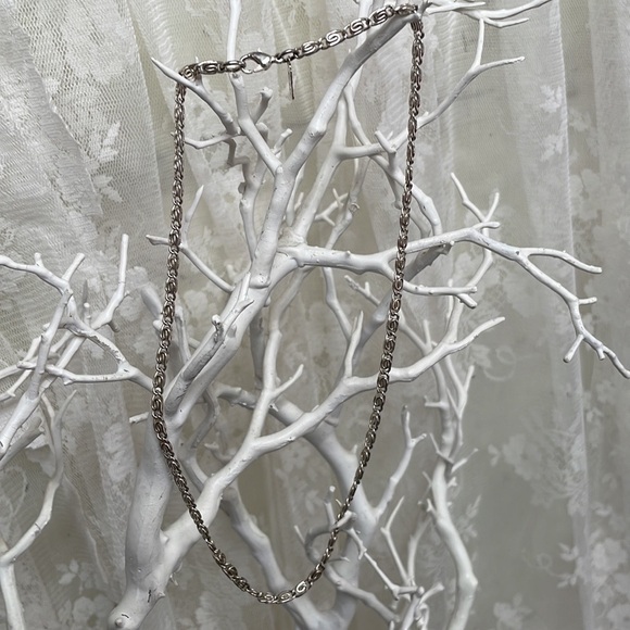 Spiral Link Sterling Silver Chain. Delicate Look but Beautiful Handcrafted Link - Picture 4 of 8